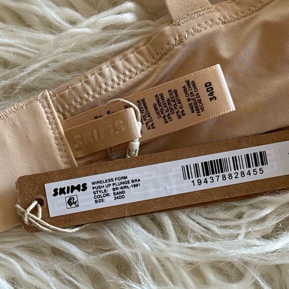 Skims Wireless Form Push up Plunge Bra Sand Size 34DD - Picture 10 of 10